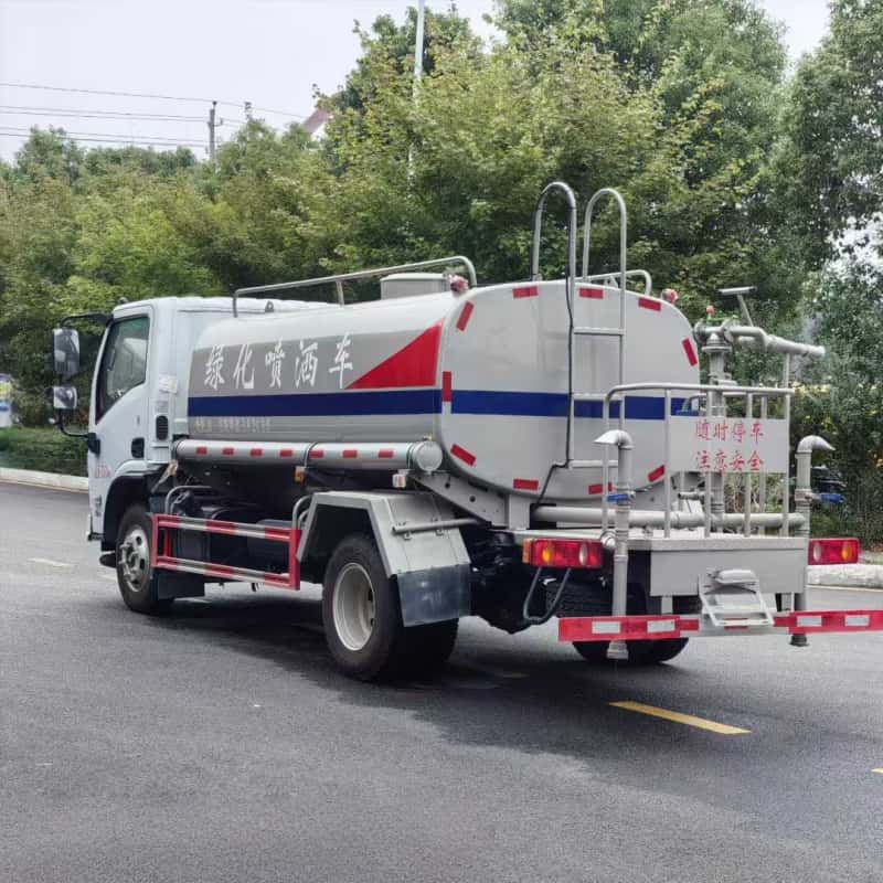 Dongfeng 5000L Sprinkler Truck Quanchai 143 Horsepower