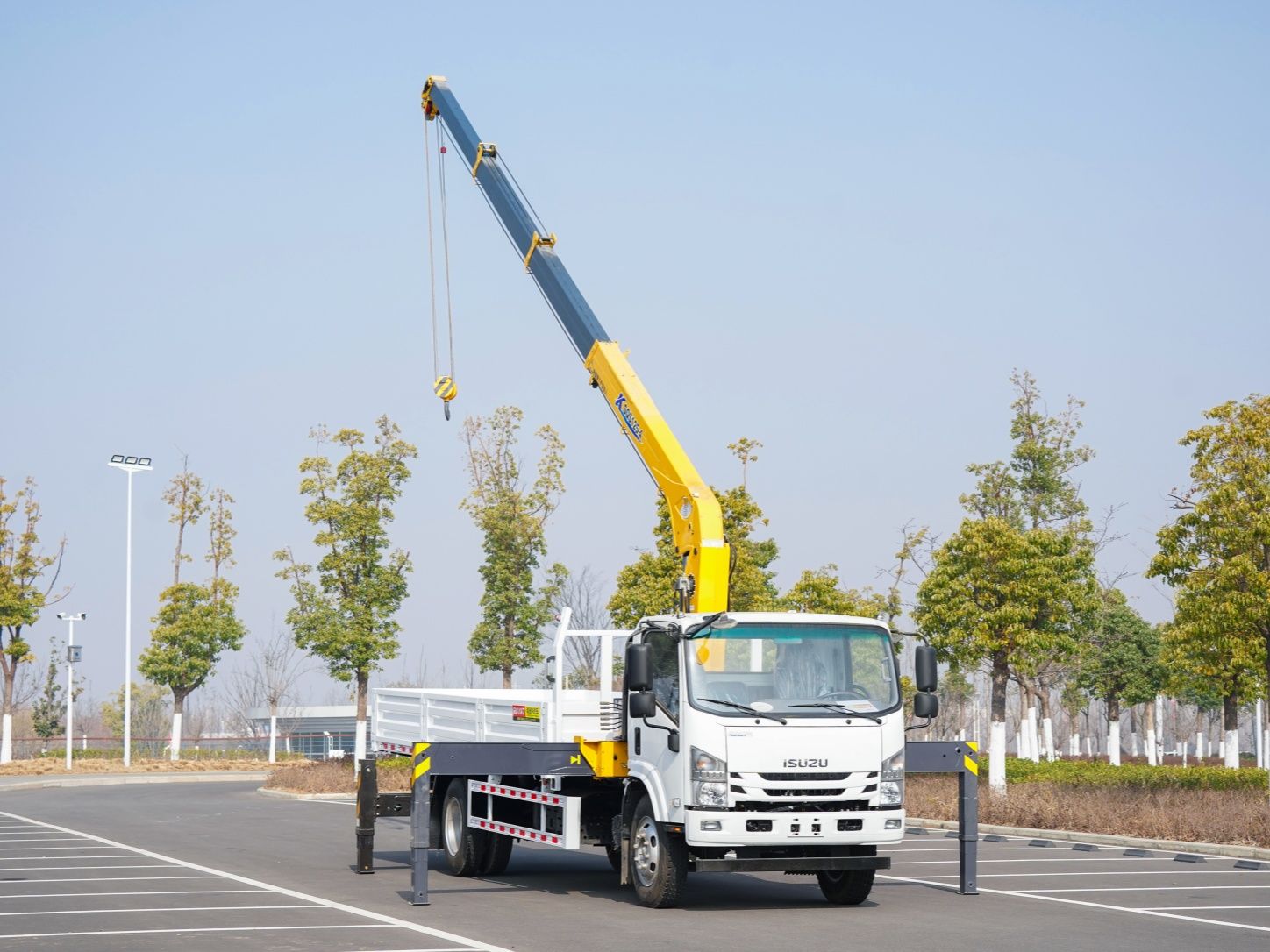 Isuzu 28 ton truck-mounted crane Isuzu 28 ton truck-mounted crane