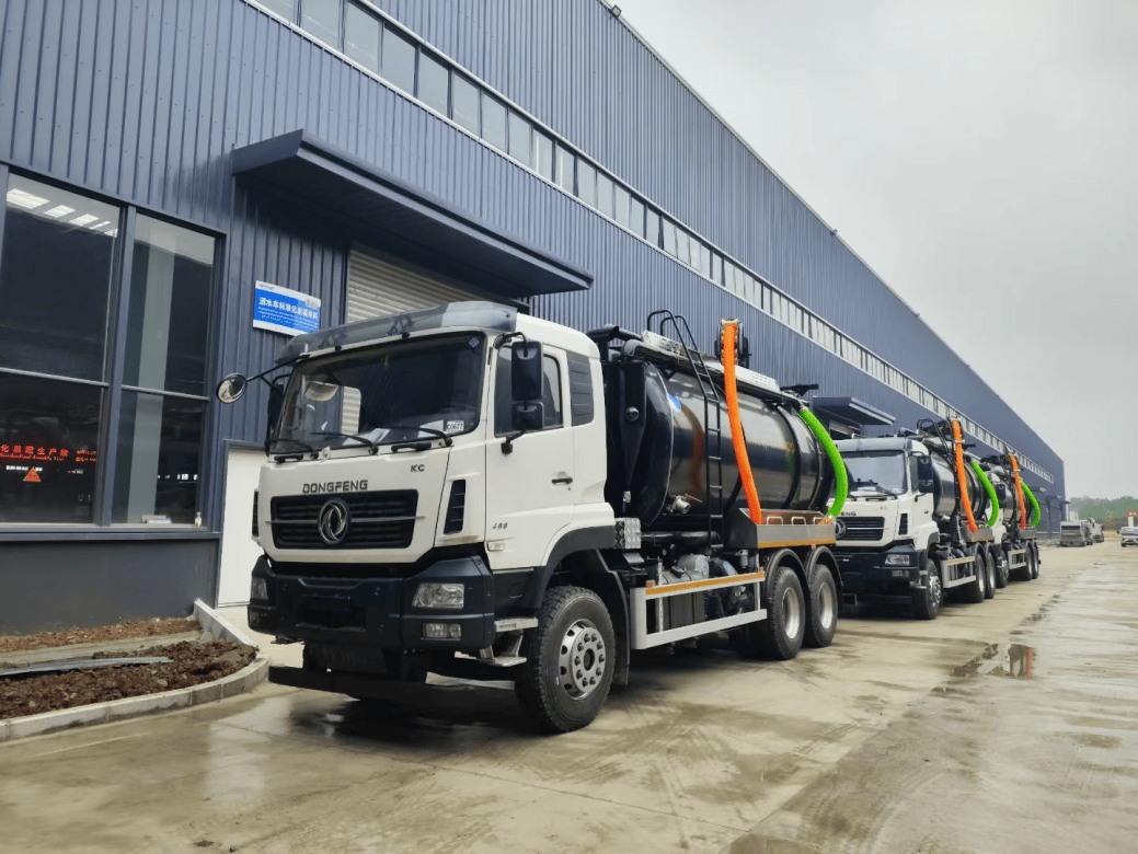 Dongfeng Vacuum Sewer Truck for Export to Russia Dongfeng Vacuum Sewer Truck for Export to Russia