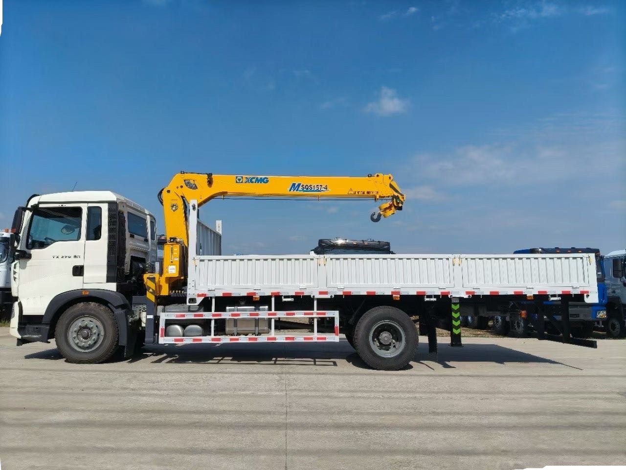 HOWO Truck Mounted Crane with XCMG Hydraulic Boom