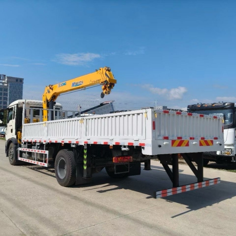 HOWO Truck Mounted Crane with XCMG Hydraulic Boom