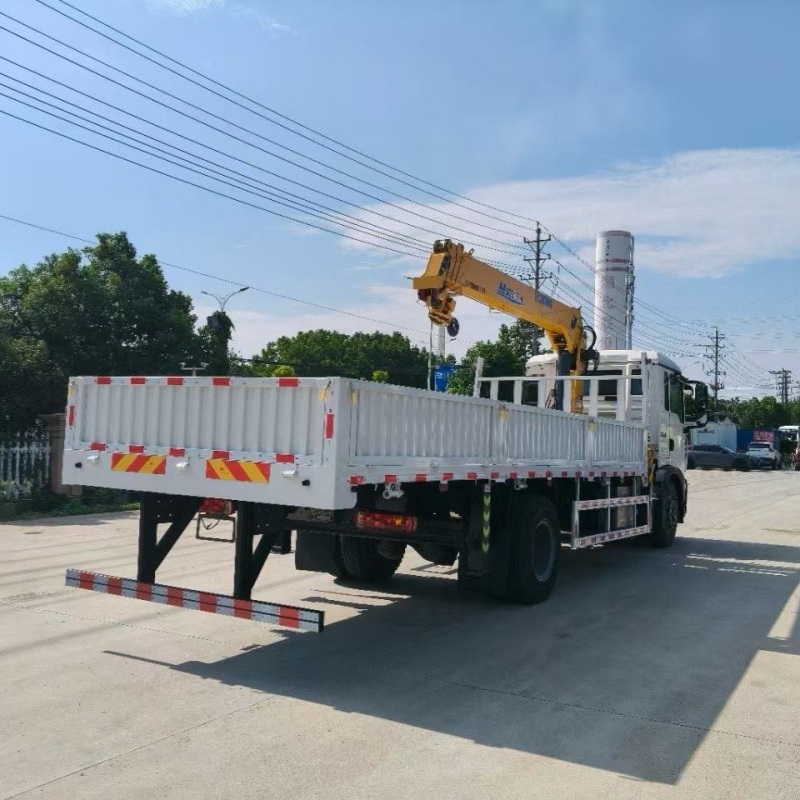 HOWO Truck Mounted Crane with XCMG Hydraulic Boom