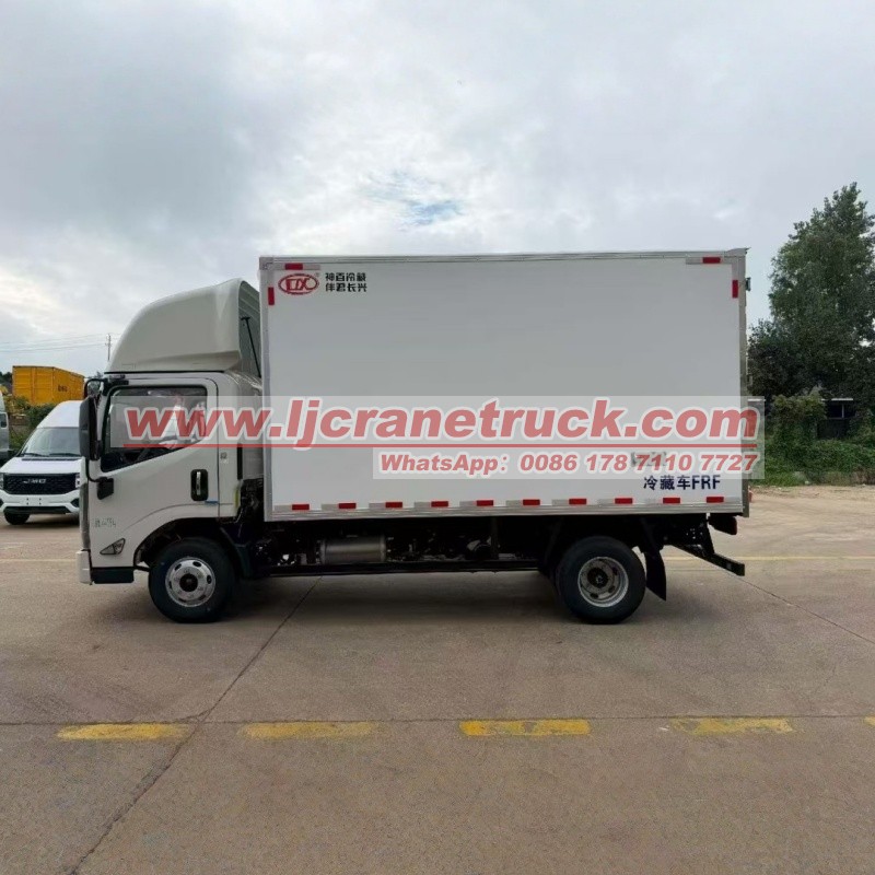 JMC 4.2-meter new energy refrigerated transport vehicle