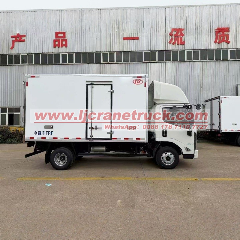 JMC 4.2-meter new energy refrigerated transport vehicle