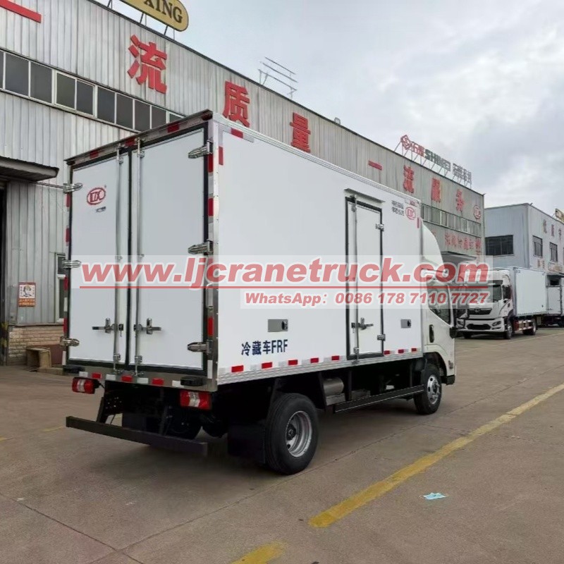 JMC 4.2-meter new energy refrigerated transport vehicle