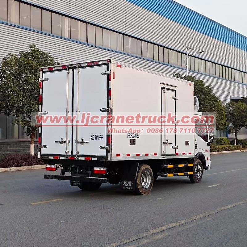 Dongfeng 4x2 5 Ton Refrigerated Truck for Cold Chain Transport