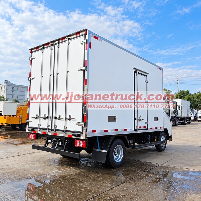 SHACMAN G300 4×2 5 Ton Refrigerated Truck