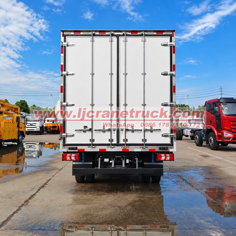 SHACMAN G300 4×2 5 Ton Refrigerated Truck