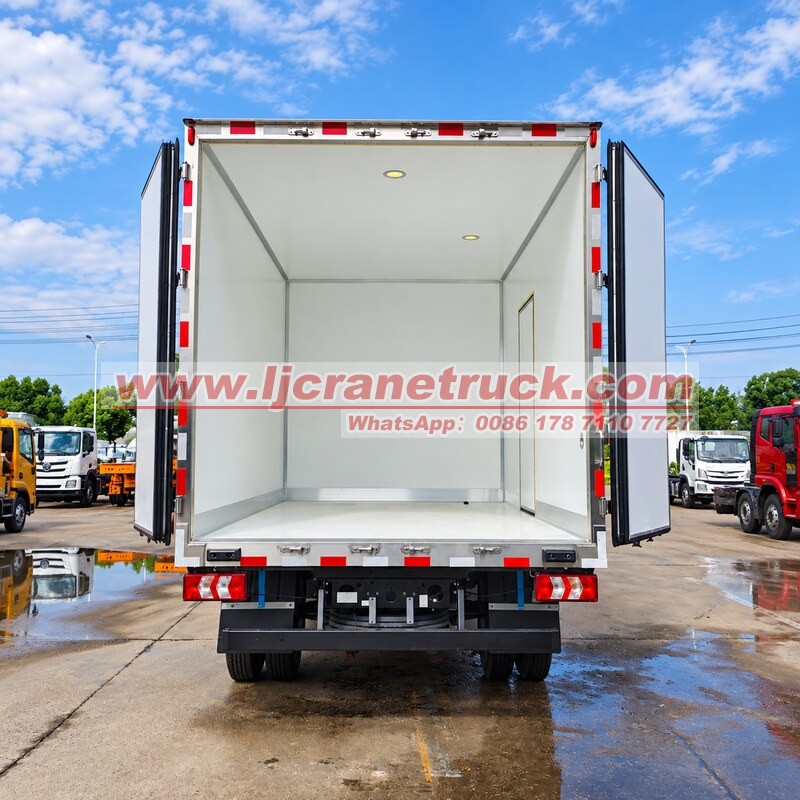 SHACMAN G300 4×2 5 Ton Refrigerated Truck