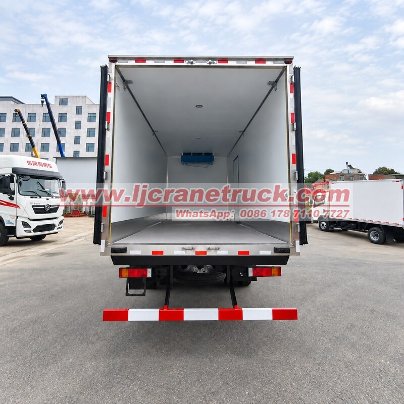 DONGFENG Tianjin 6.8m Refrigerated Truck